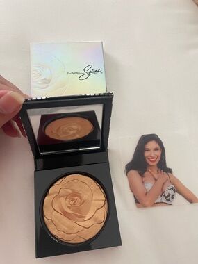 MAC Cosmetics La Leyenda Highlighter